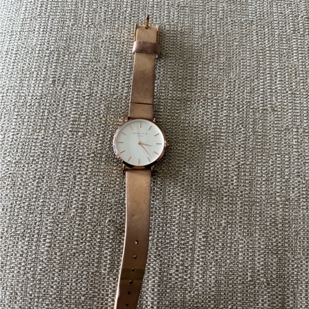 Elegant Rose Gold Watch With White Dial